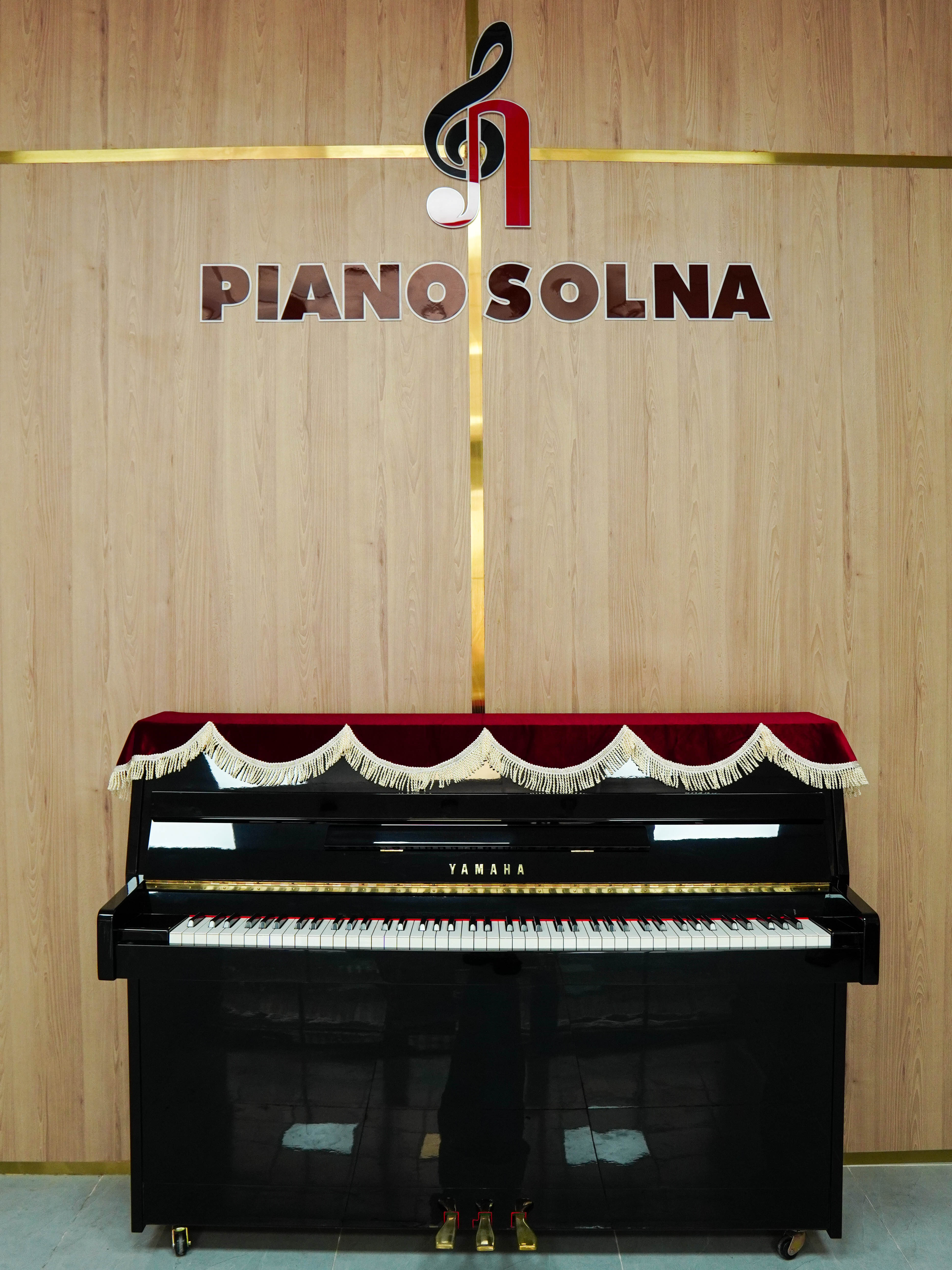 Piano Yamaha C108