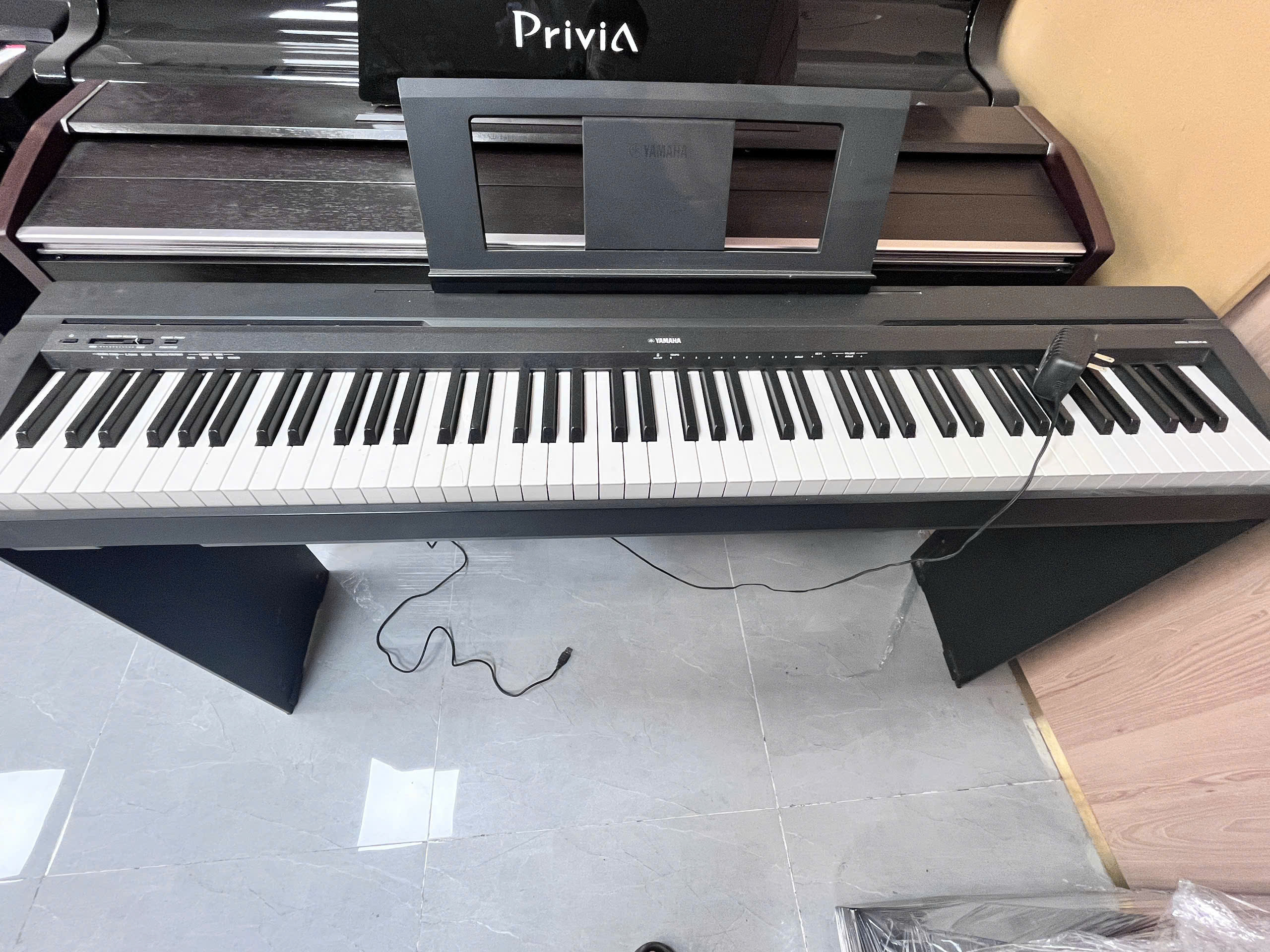 Piano YAMAHA P48