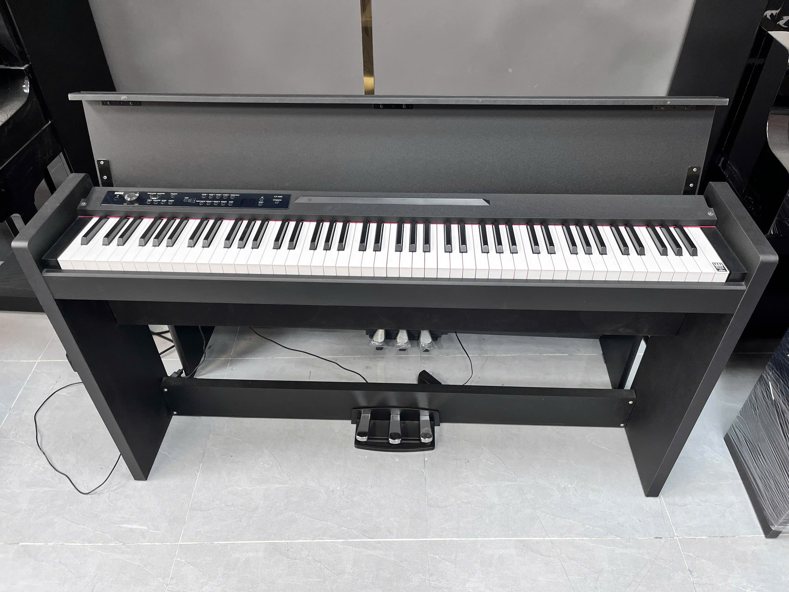 Piano Korg LP-380
