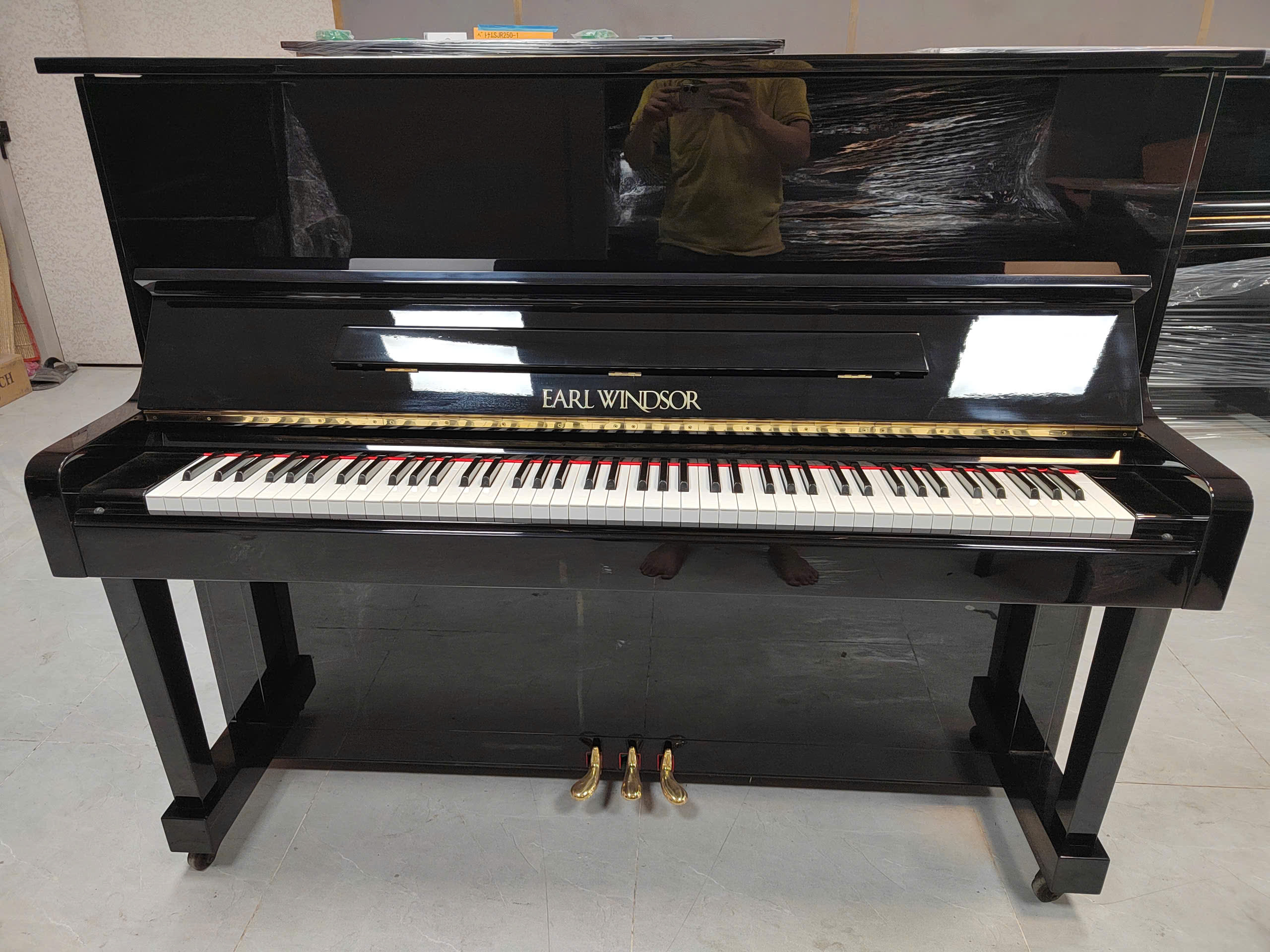 Piano Earl Windsor W122