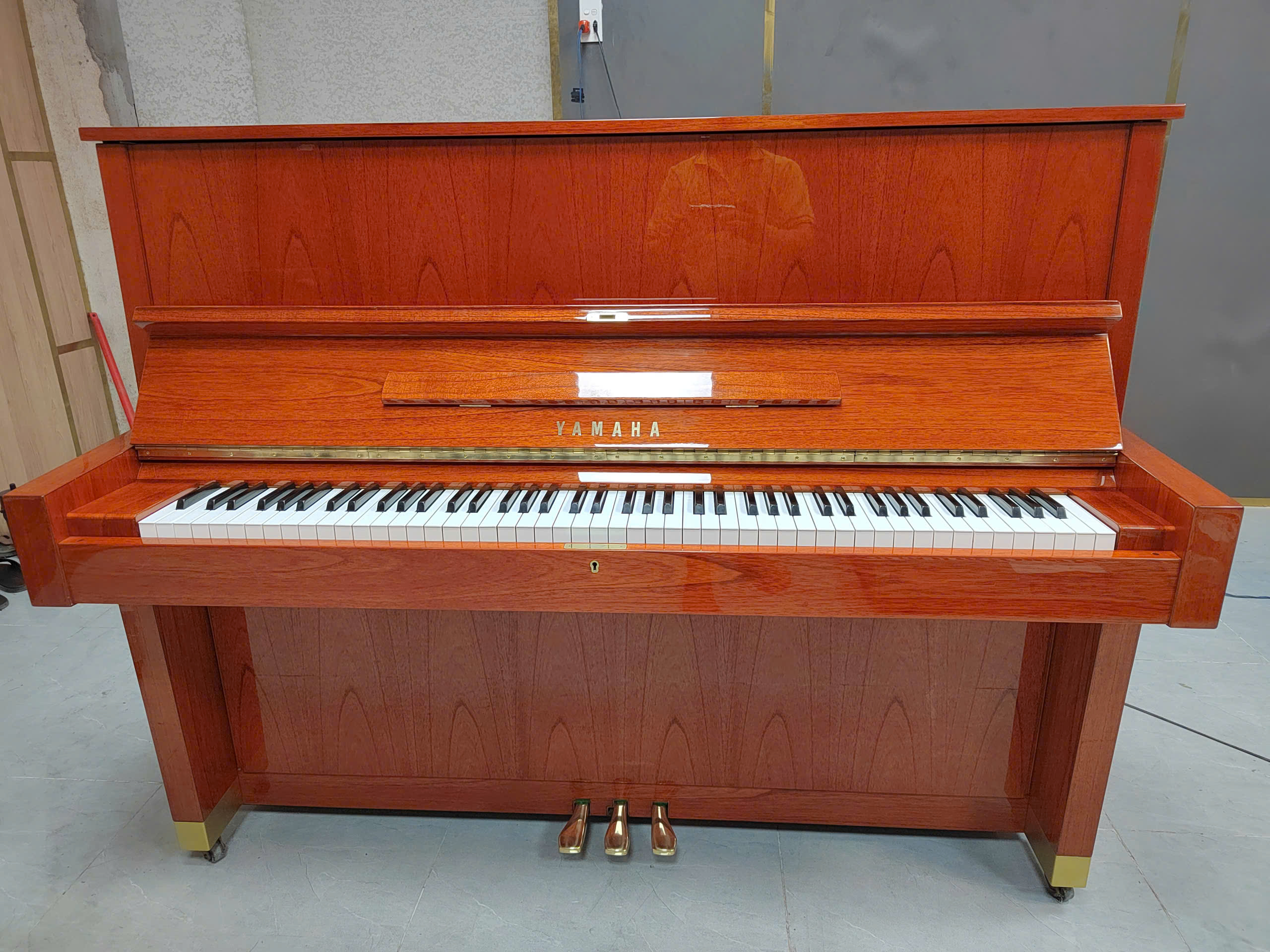 Piano Yamaha W104