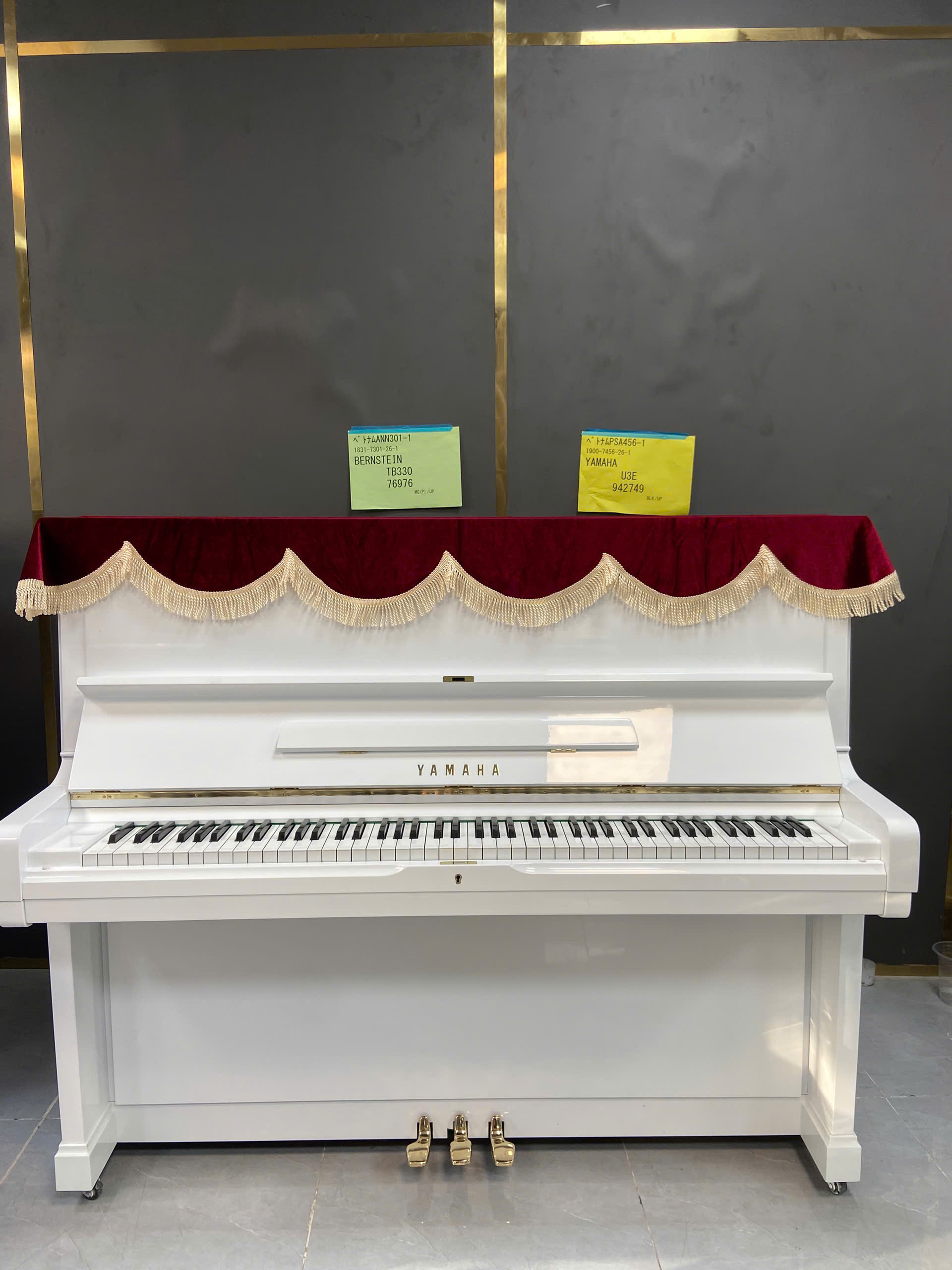 Piano Cơ Yamaha U2H White