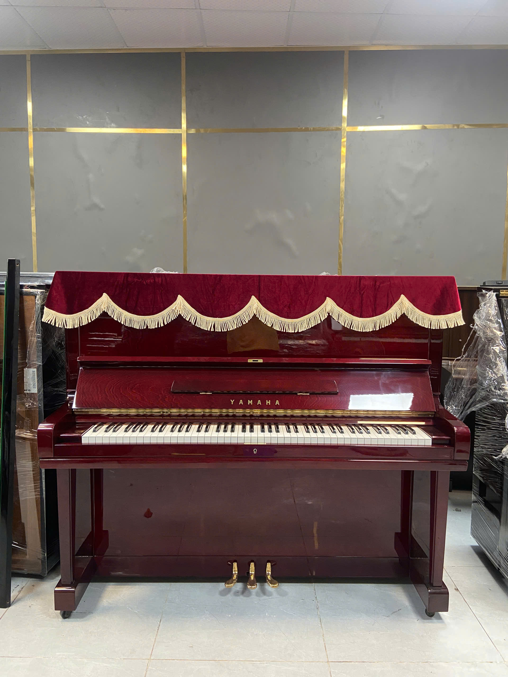 Piano Yamaha U3E Màu MG(P)