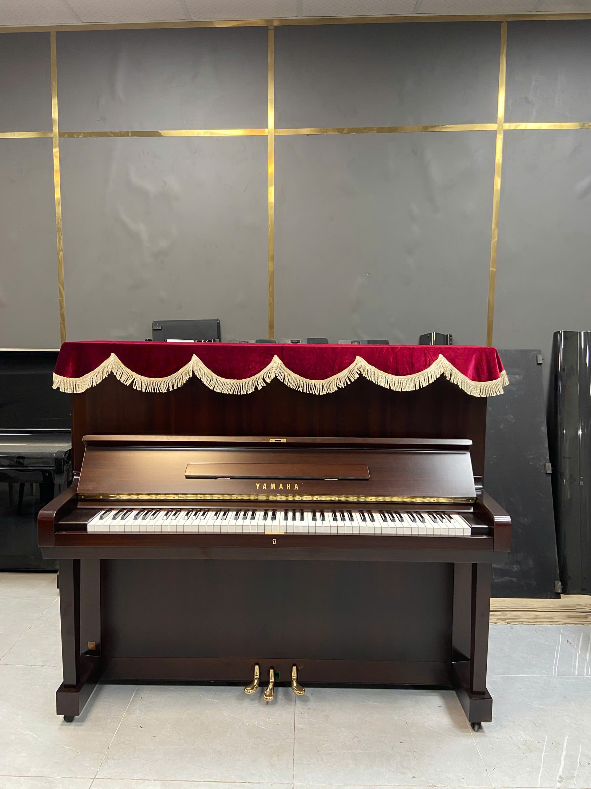 PIANO YAMAHA U5B
