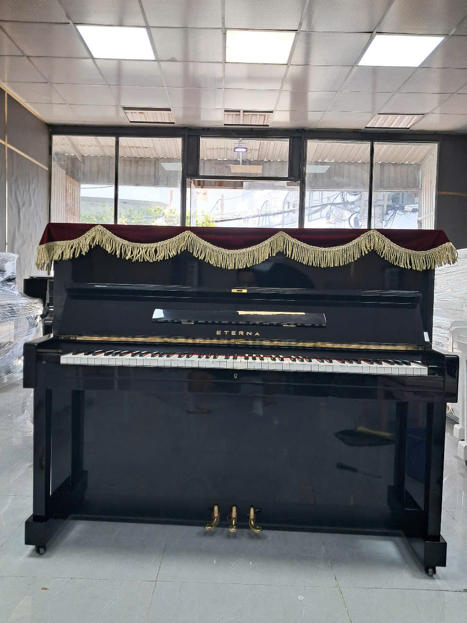 PIANO ETERNA E1D